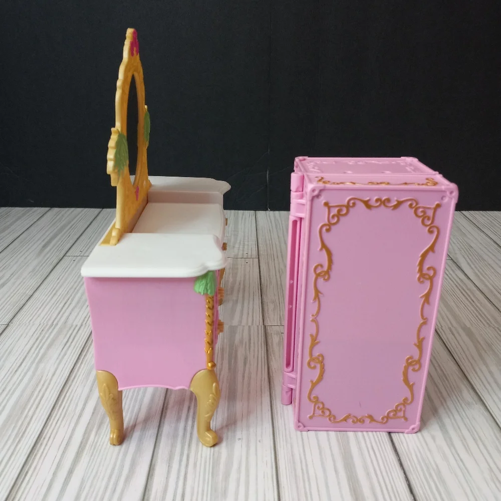 Barbie Island Princess Vanity Desk & Wardrobe Trunk